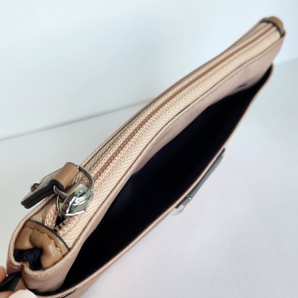 Tommy Hilfiger Tan Cosmetics Bag, Wristlet, Clutch, Small Bag - New with Tags - Picture 5 of 6